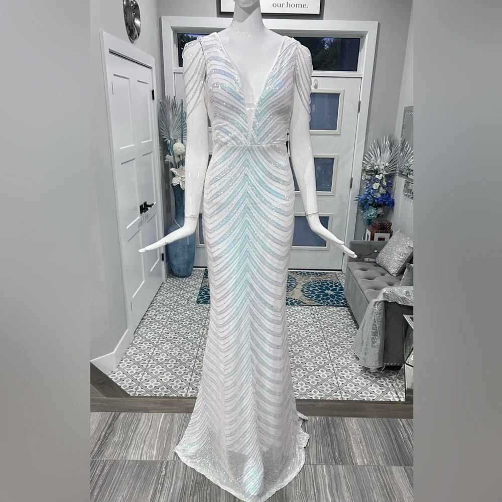 New 🌐 Iridescent White Sequin Dress with Beaded Shoulders. - Picture 1 of 16
